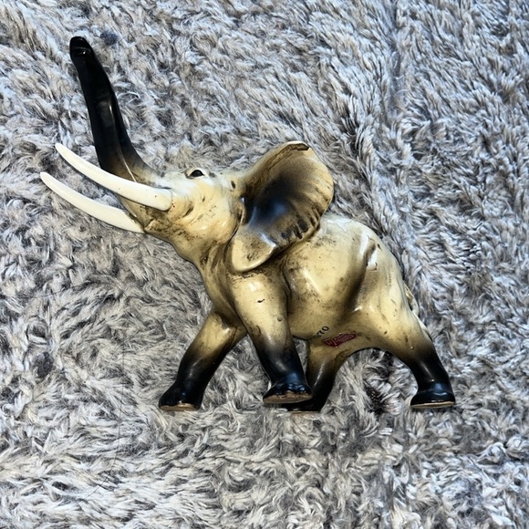 Vintage Lefton H2675 porcelain decorative lucky elephant figurine. - Picture 2 of 7